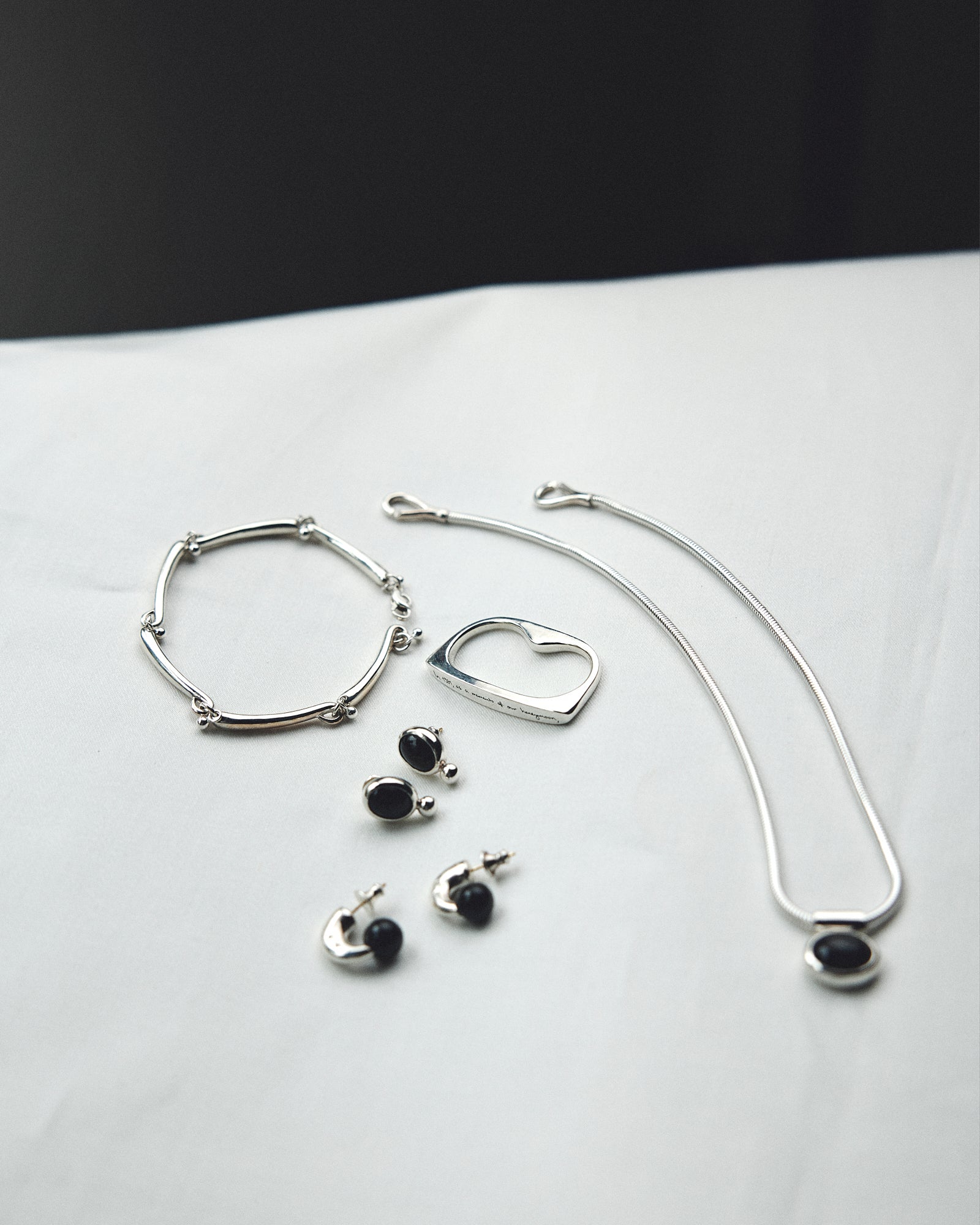 アクセサリー RENEE SWIRL LINE BRACELET heres RENEE SWIRL LINE BRACELET – h'eres