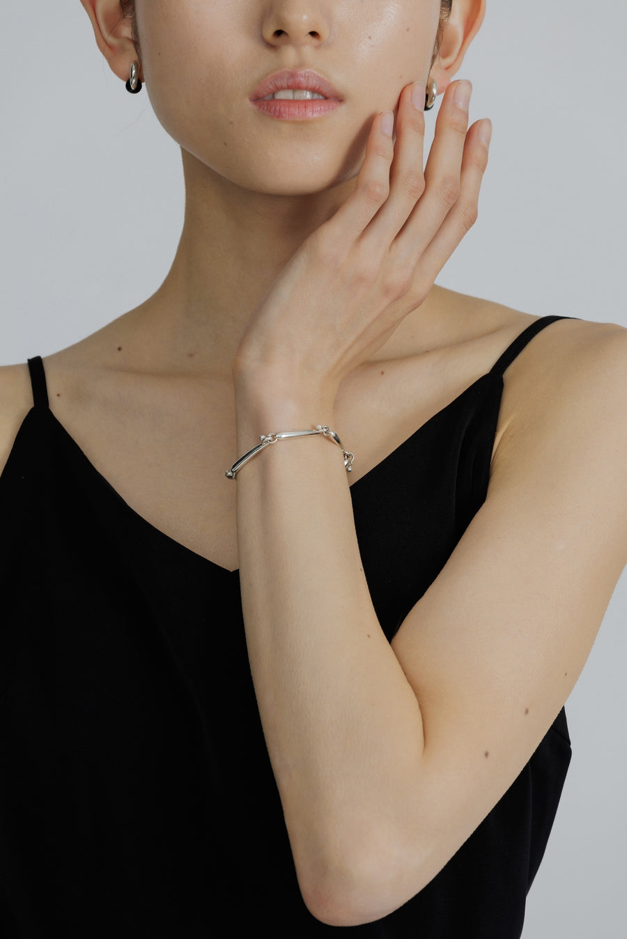 RENEE SWIRL LINE BRACELET